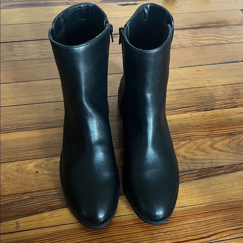 NEW! ANN TAYLOR LOFT Minimalist Flat Ankle Boot Classic Black Faux Leather 10.5. - Picture 5 of 9